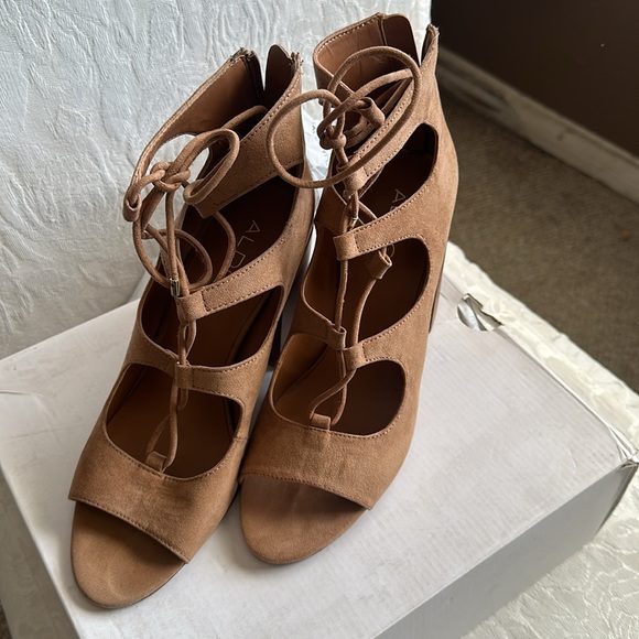 Aldo Size 9 Legarewiel Tan Sandals (lightly worn) Great Condition - Picture 2 of 6